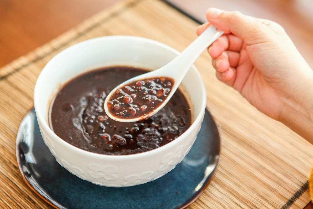 Bowl of low glycemic index beans